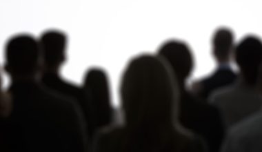 El entorno también enferma el cerebro: estudio liderado por Brainlat UAI revela su impacto en el envejecimiento cerebral